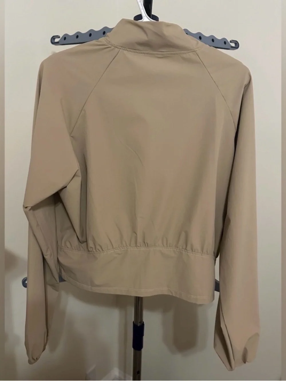 ALO Yoga Tan Full-Zip Lightweight Bomber Jacket